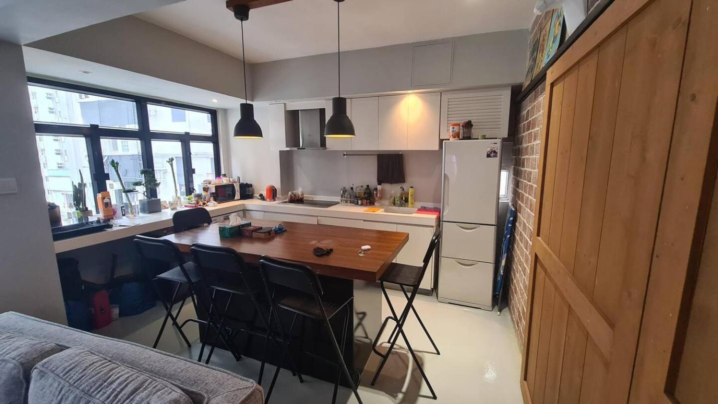 Apartment Bright & Airy Loft In *